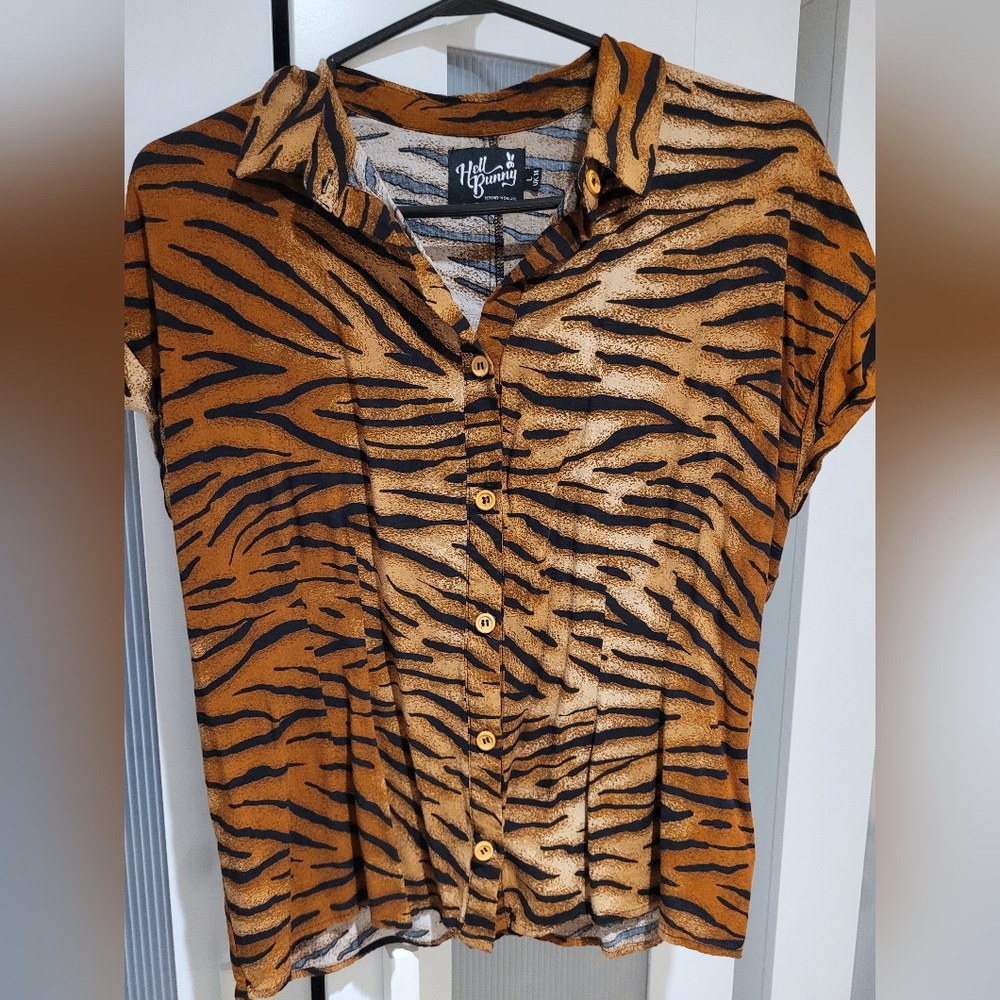 Hell Bunny Toro Tiger 🐅 Short Sleeved Shirt